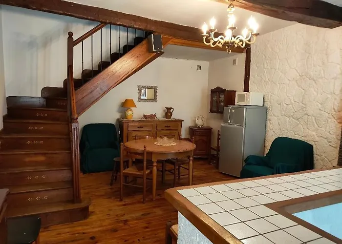 別荘 Agreable Maison Dans Un Beau Village De Montagne Siguer